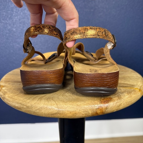 SAS "Clover" Sandals in Crackled Bronze Leather, Size 10 WIDE - Picture 5 of 10